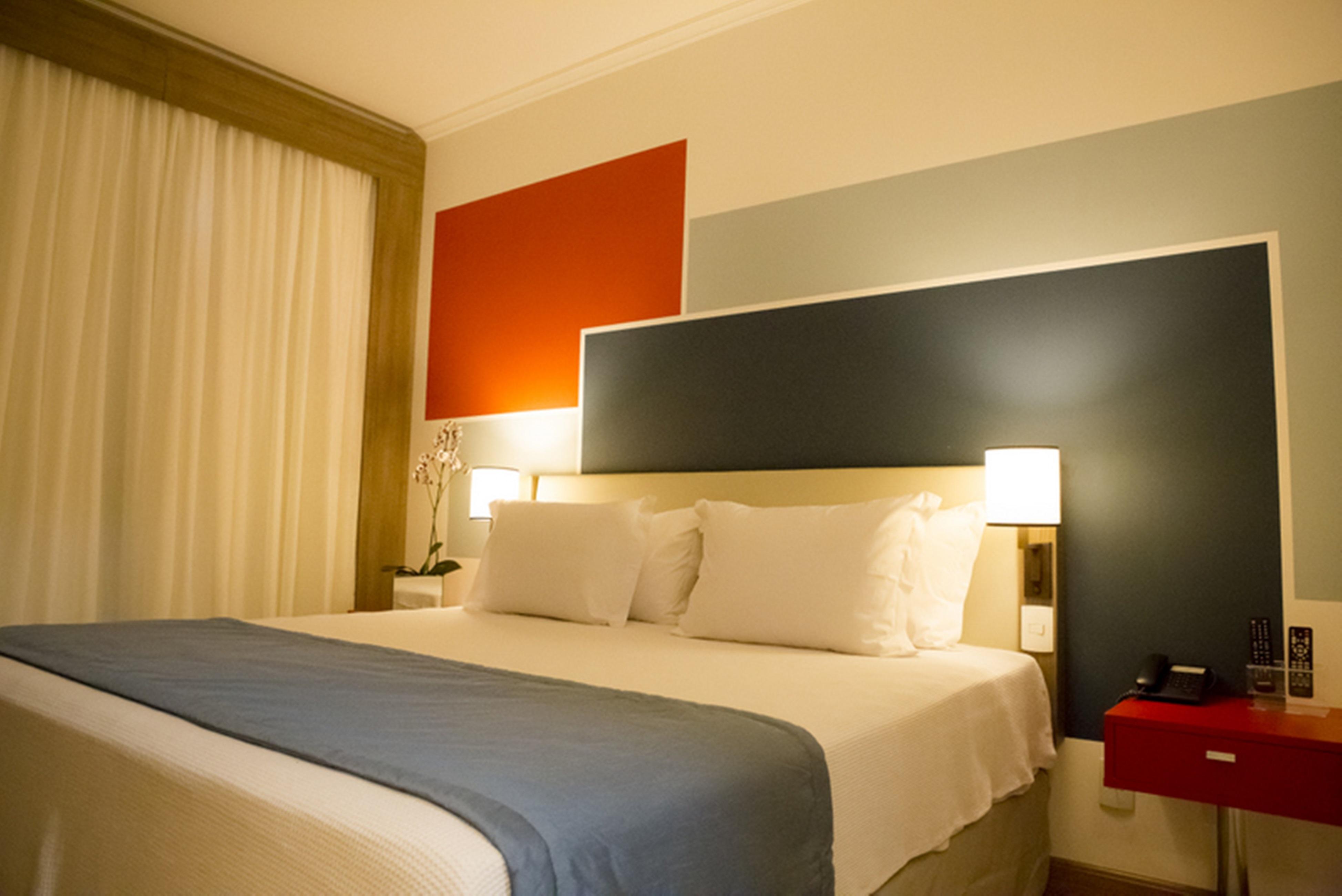 فندق Tryp By Wyndham ريبيراو بريتو المظهر الخارجي الصورة A bedroom at the hotel