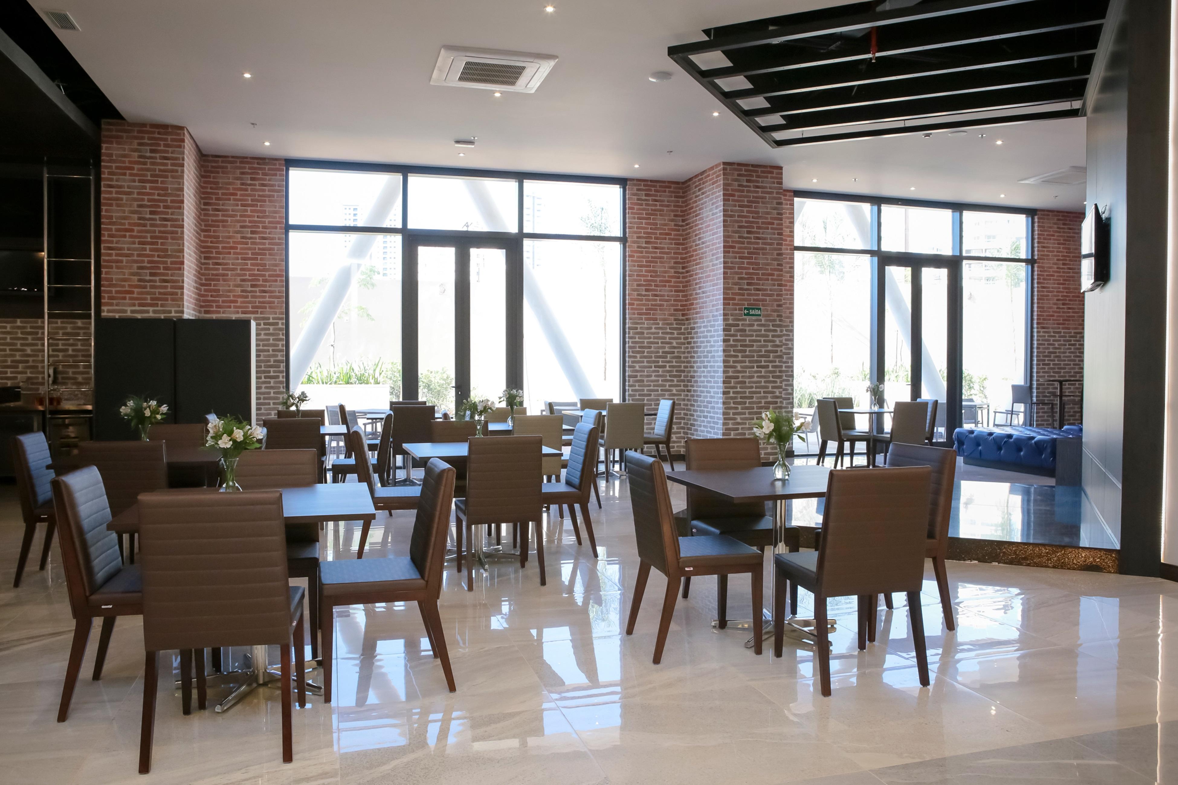 فندق Tryp By Wyndham ريبيراو بريتو المظهر الخارجي الصورة The interior of the hotel