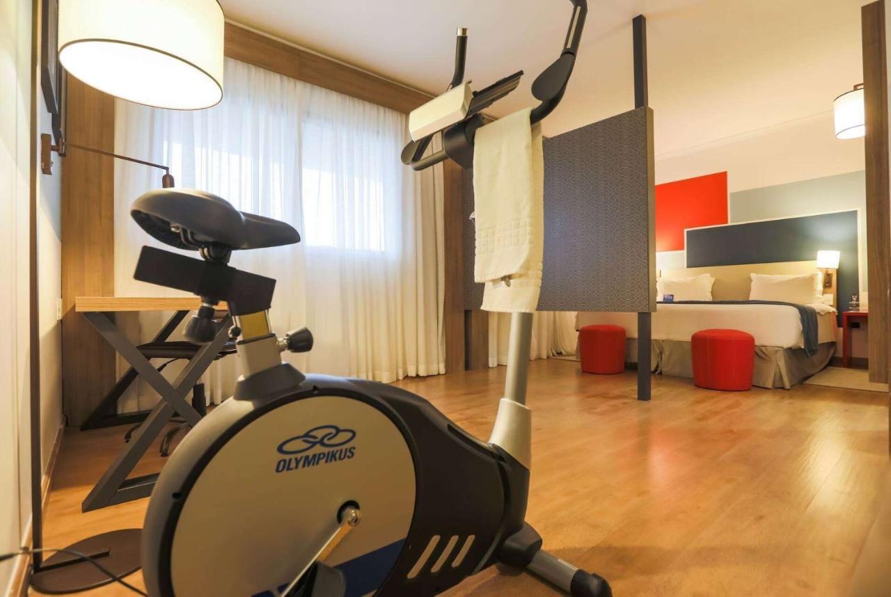 فندق Tryp By Wyndham ريبيراو بريتو المظهر الخارجي الصورة An exercise bike in a hotel room