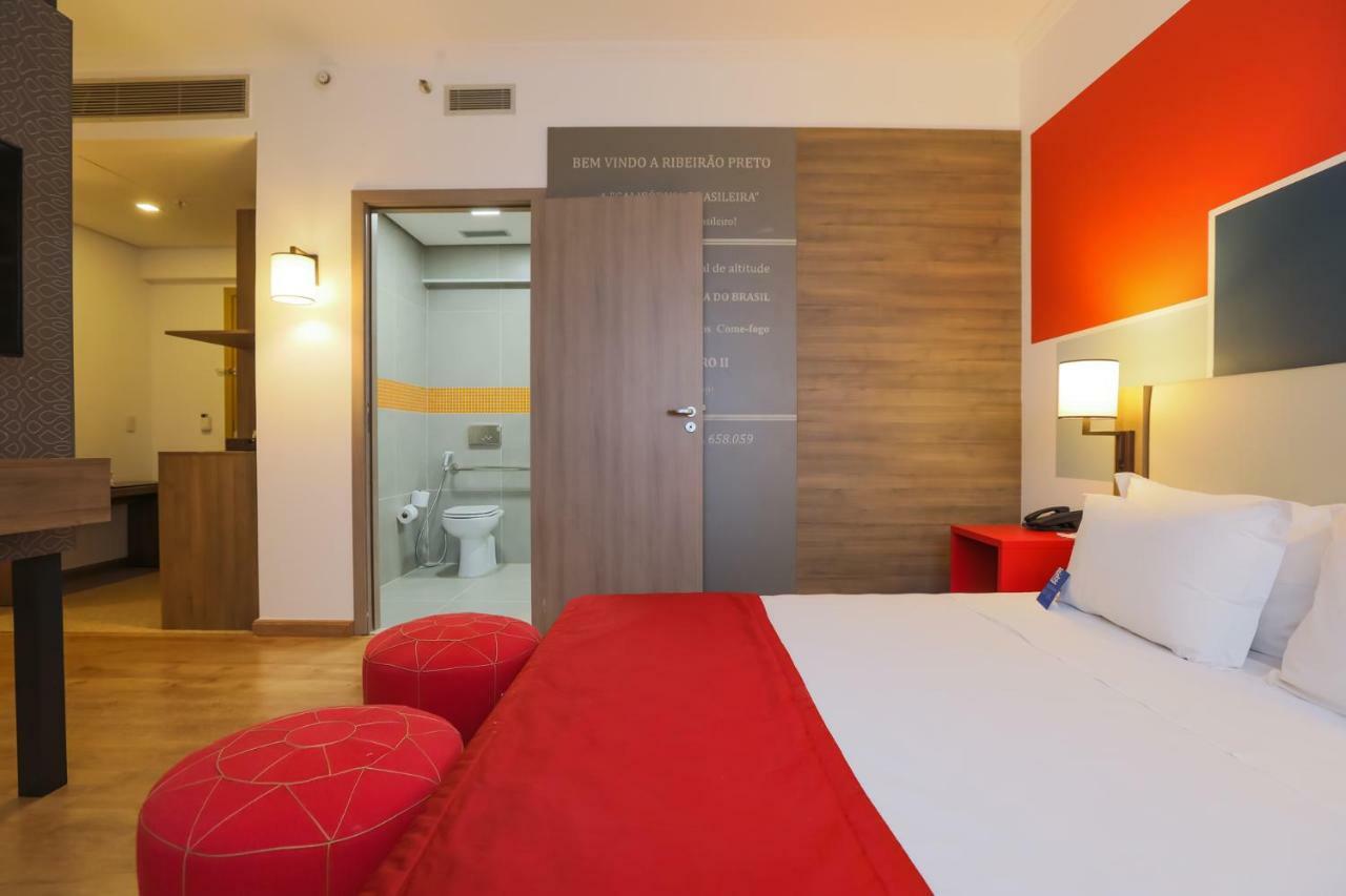 فندق Tryp By Wyndham ريبيراو بريتو المظهر الخارجي الصورة A room at the hotel
