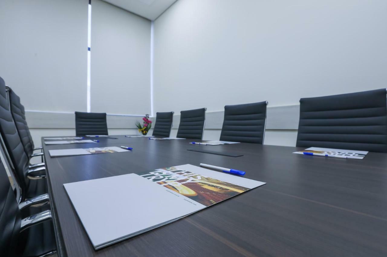 فندق Tryp By Wyndham ريبيراو بريتو المظهر الخارجي الصورة A meeting room
