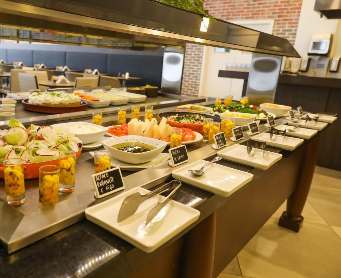 فندق Tryp By Wyndham ريبيراو بريتو المظهر الخارجي الصورة A salad bar