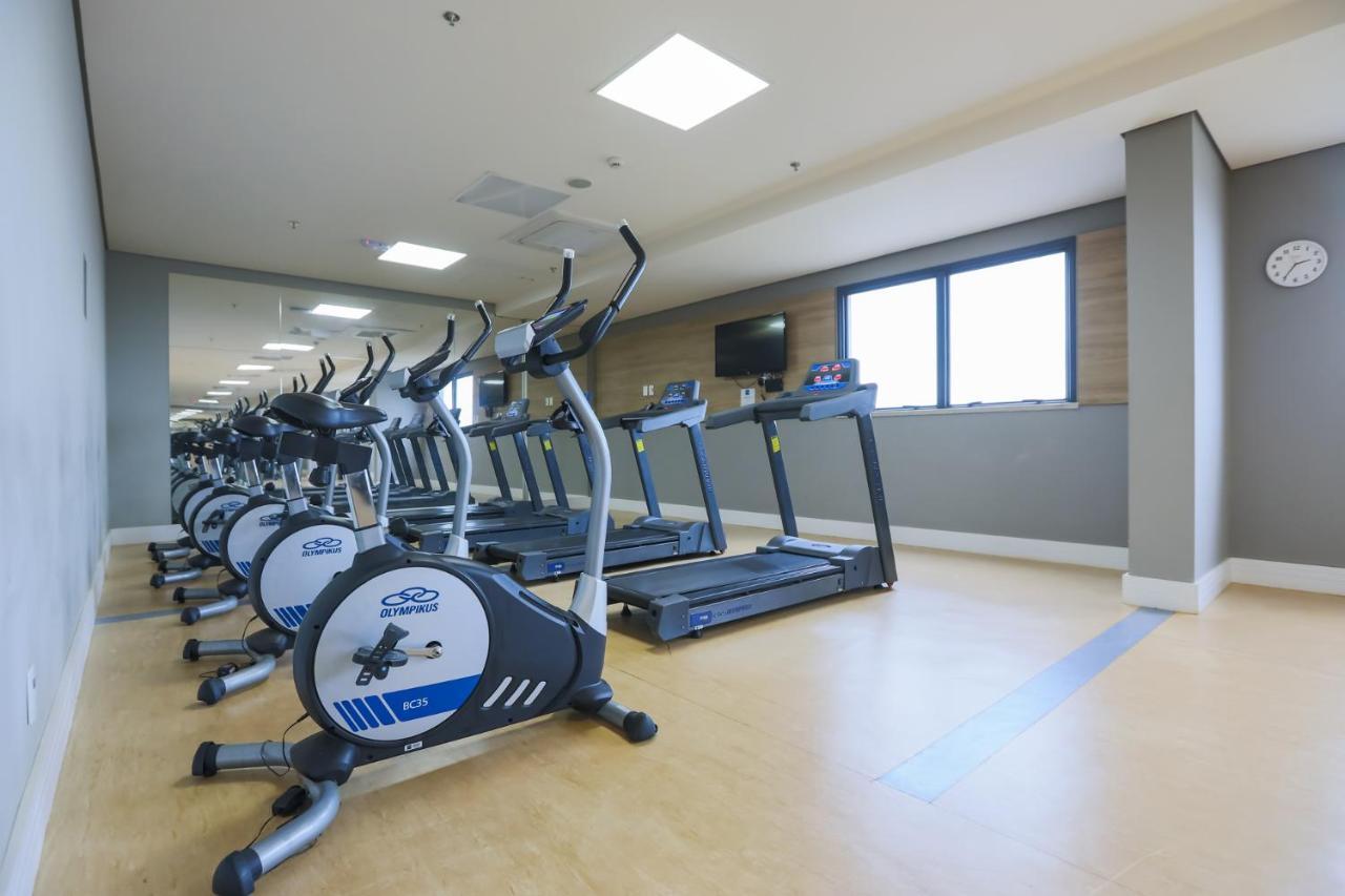 فندق Tryp By Wyndham ريبيراو بريتو المظهر الخارجي الصورة The gym at the hotel